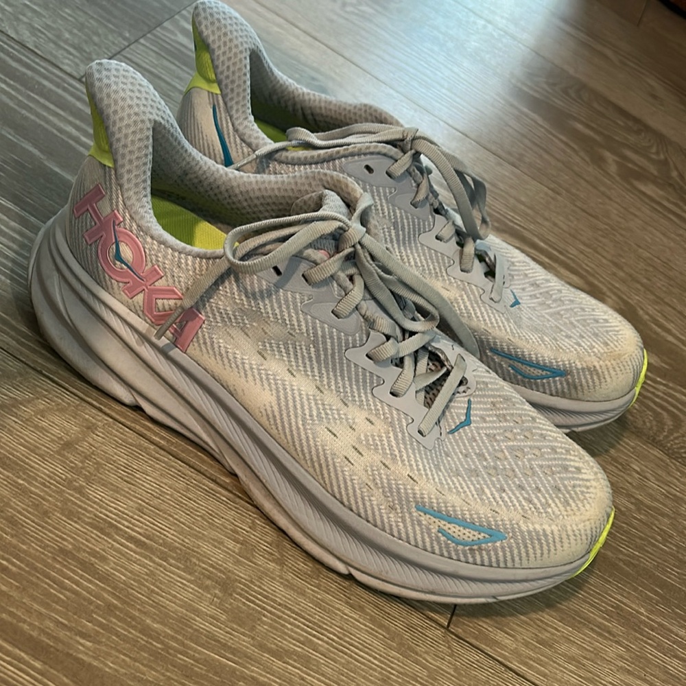 HOKA ONE ONE CLIFTON 9 SNEAKERS